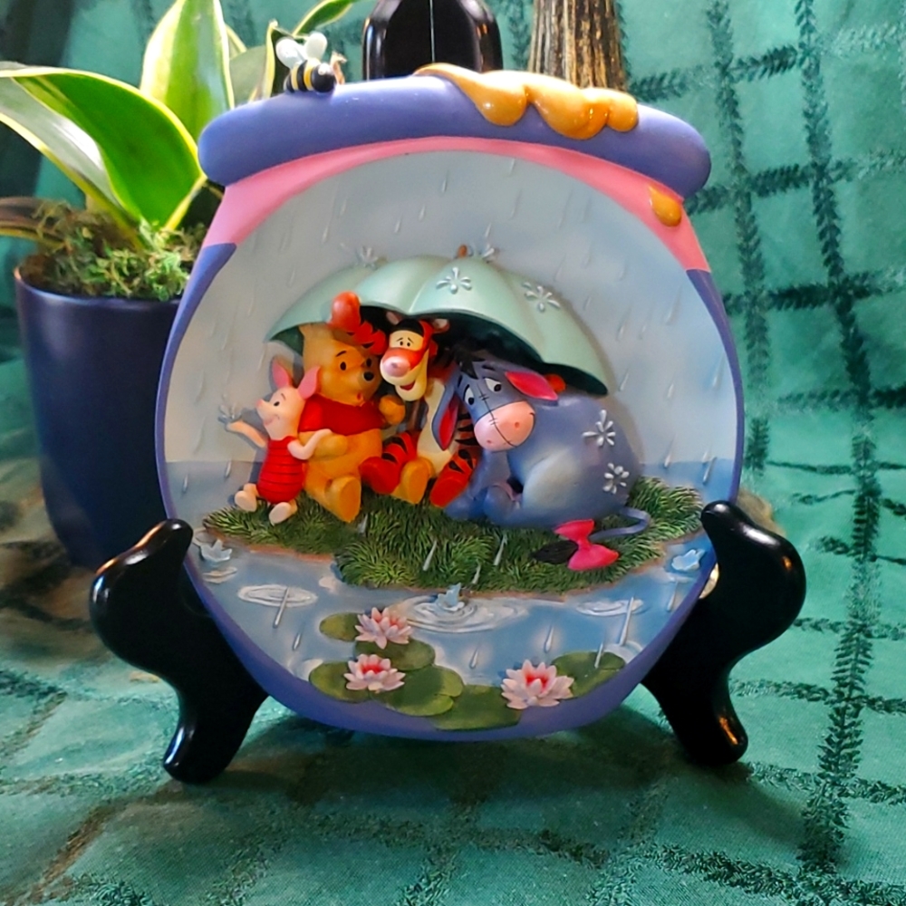 "IT'S JUST A SMALL PIECE OF WEATHER"  Pooh's Hunnypot Adventures DISNEY Bradford